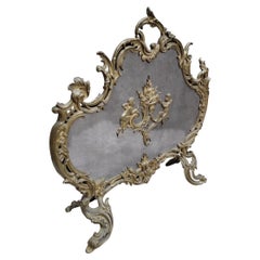 Pare-feu français ancien de style Louis avec chérubin et fleurs sur pied
