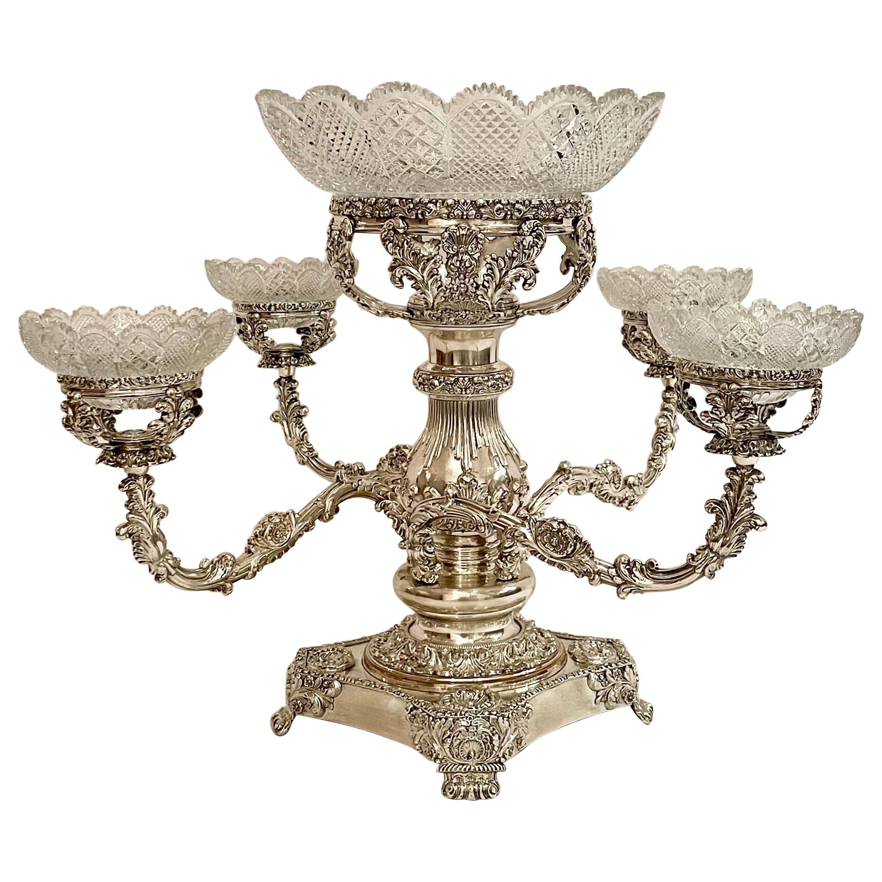 Antigua Epergne inglesa georgiana de Sheffield de plata y cristal tallado