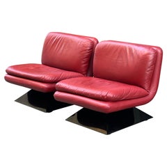 Paire de chaises longues en cuir rouge de l'A Space sur base quadrillée en acrylique noir, 1970