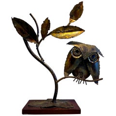 Escultura Brutalista Búho en Árbol sobre Base de Madera