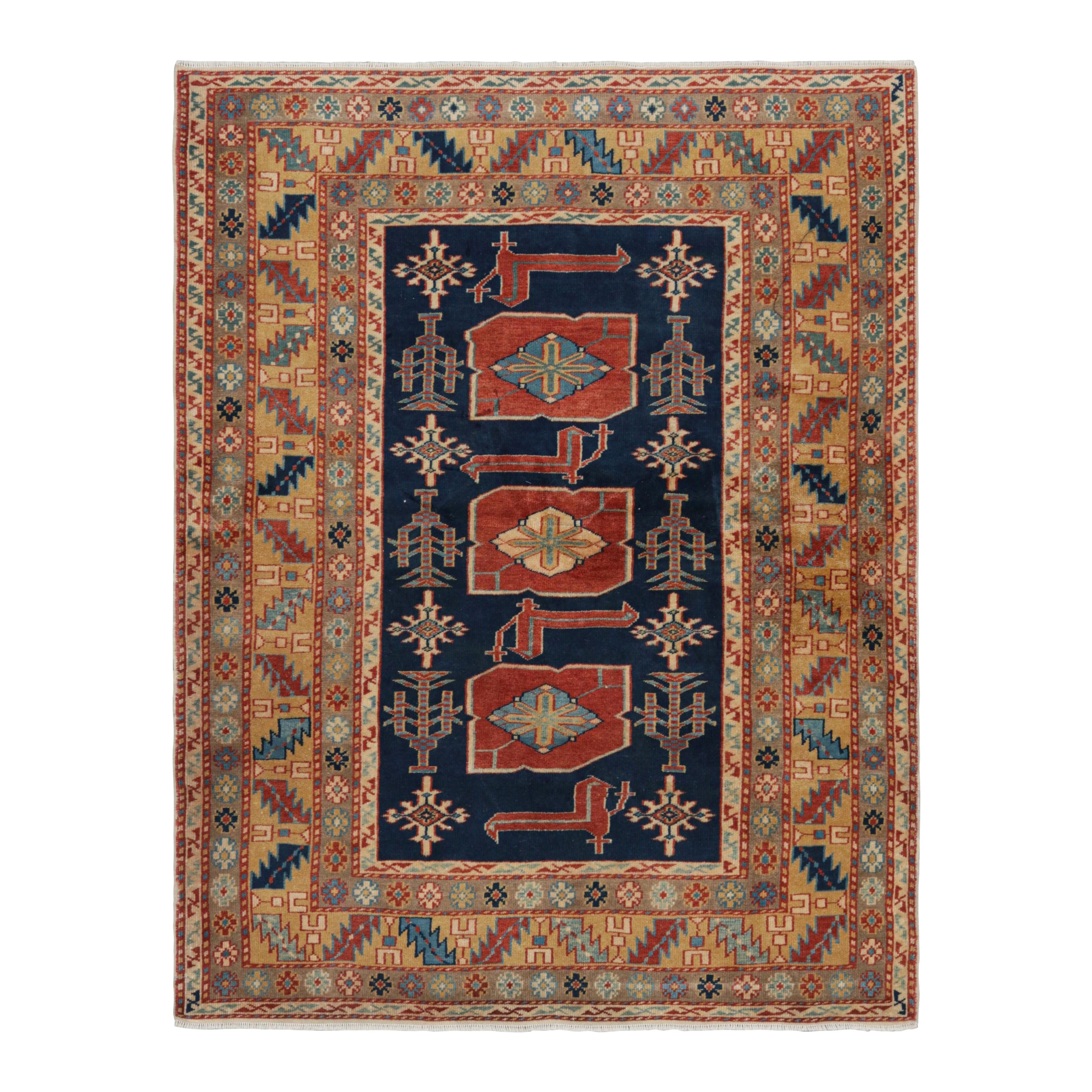 Alfombra Turca Tribal Vintage en Azul y Marrón con Medallones  Rug & Kilim