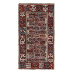 Tapis de couloir tribal turc vintage rouge avec médaillons colorés  Rug & Kilim