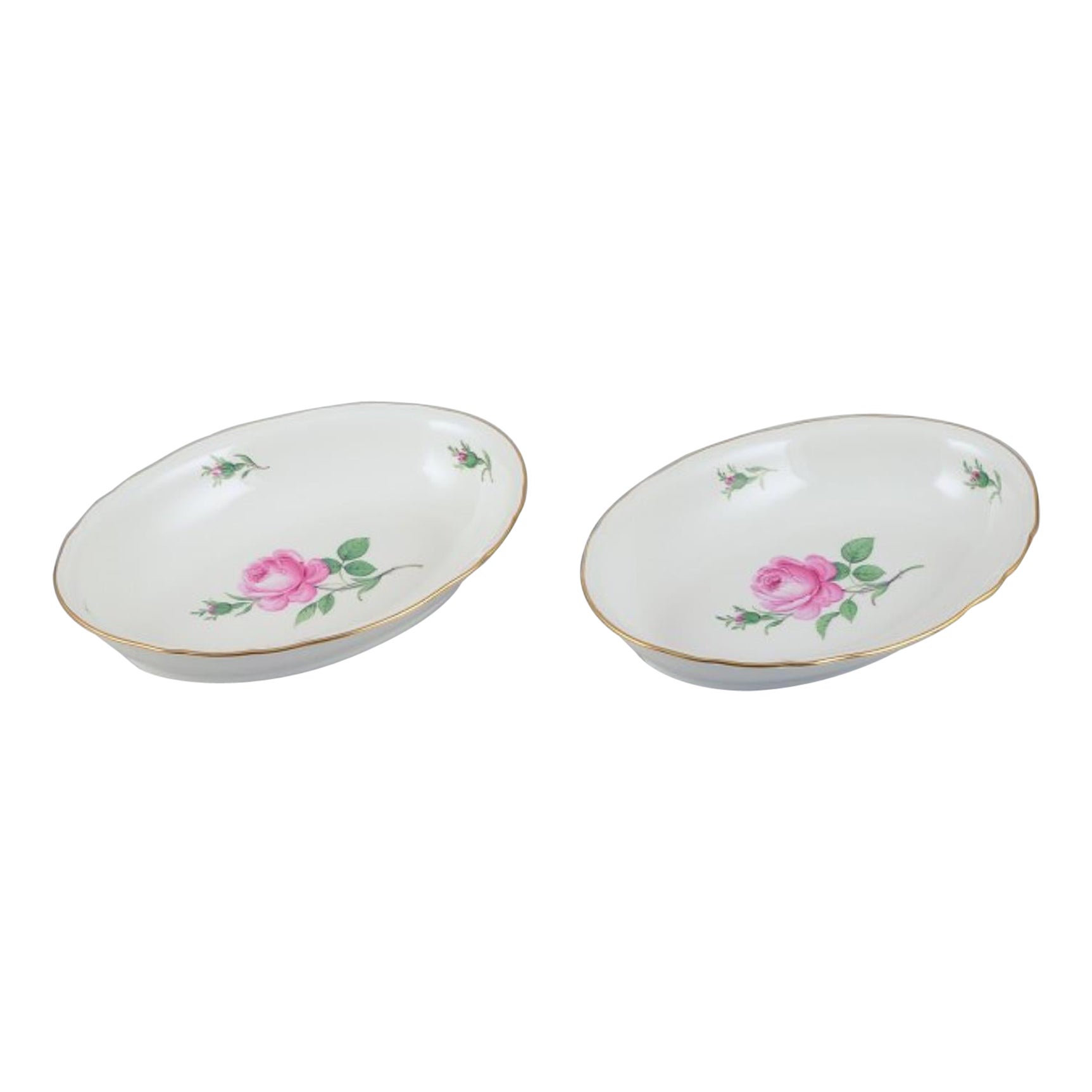 Meissen, Deutschland, zwei ovale Schalen "Rosa Rose" aus Porzellan. im Angebot