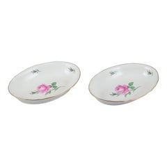Meissen, Germania, due ciotole ovali "Pink Rose" in porcellana.