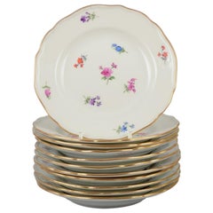 Meissen, Alemania. Conjunto de once platos pequeños de porcelana.