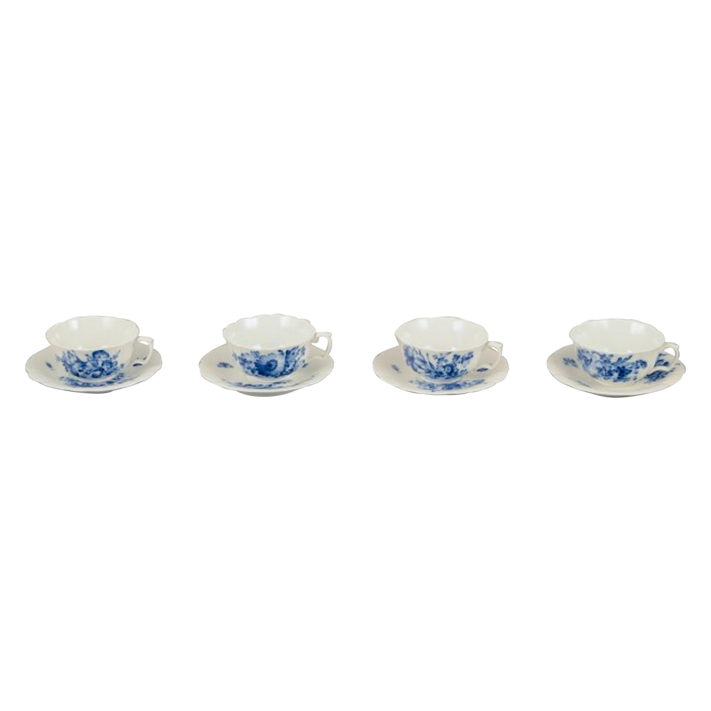 Meissen, Alemania. Cuatro pares de tazas de té con platillos de porcelana.
