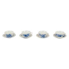 Meissen, Alemania. Cuatro pares de tazas de té con platillos de porcelana.