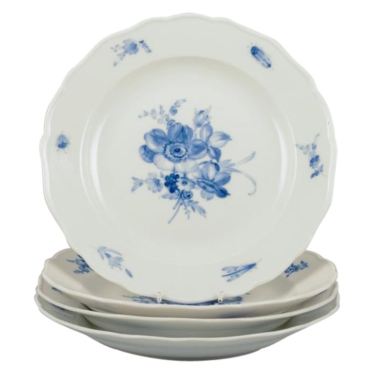 Meissen, four dinner plates in porcelain with floral motifs and insects