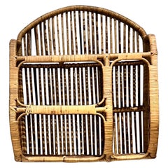 Estantería de pared de ratán francés de mediados de siglo 1950 Cubby