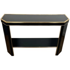 Consola de metal lacado en negro y dorado firmada por el diseñador francés Jean-Claude Mahey
