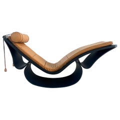 Chaise longue Rio d'Oscar Niemeyer en frêne ébénisé et cuir fabriquée par Fasem