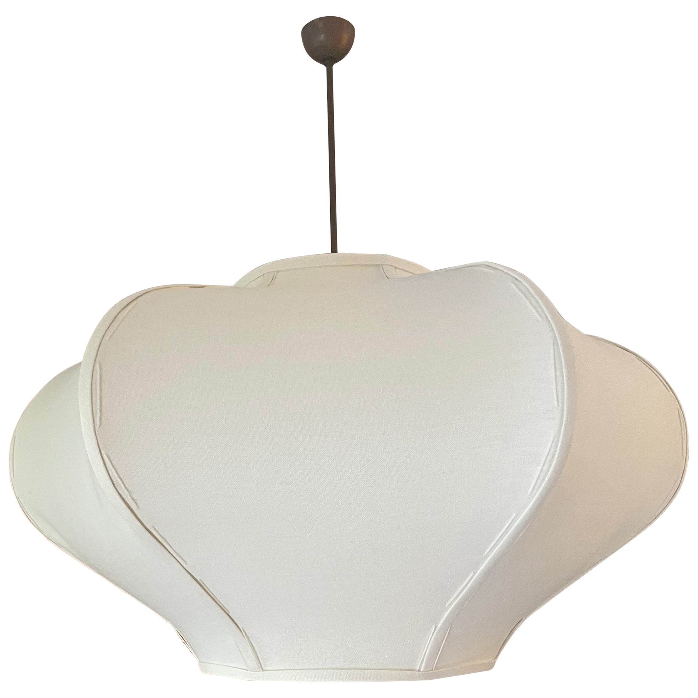 Grande suspension organique moderne belge en lin et laiton Blossom de Wende Reid en vente 2