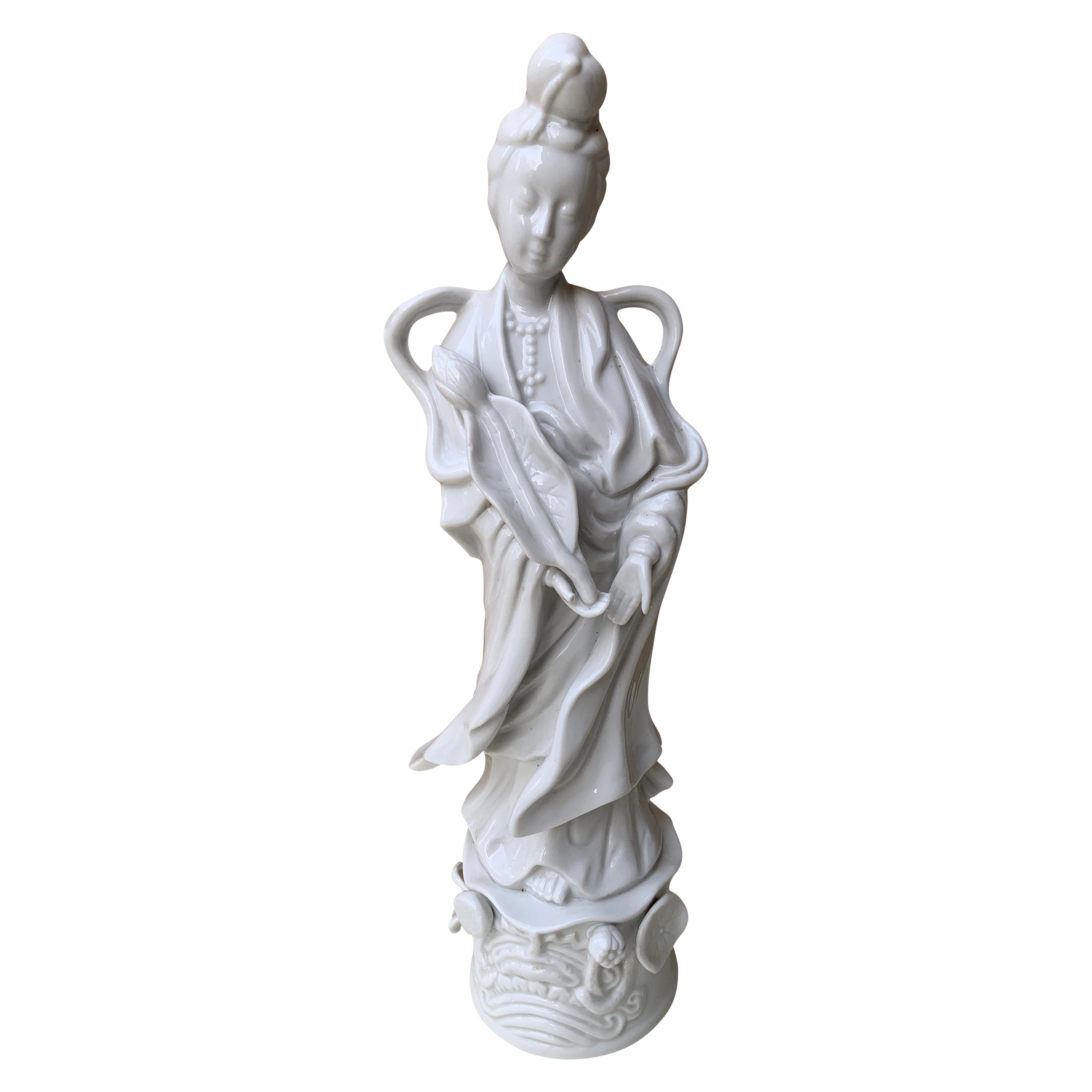 Blanc De Chine Chinoiserie-Porzellanfigur von Quanyin aus Quanyin im Angebot