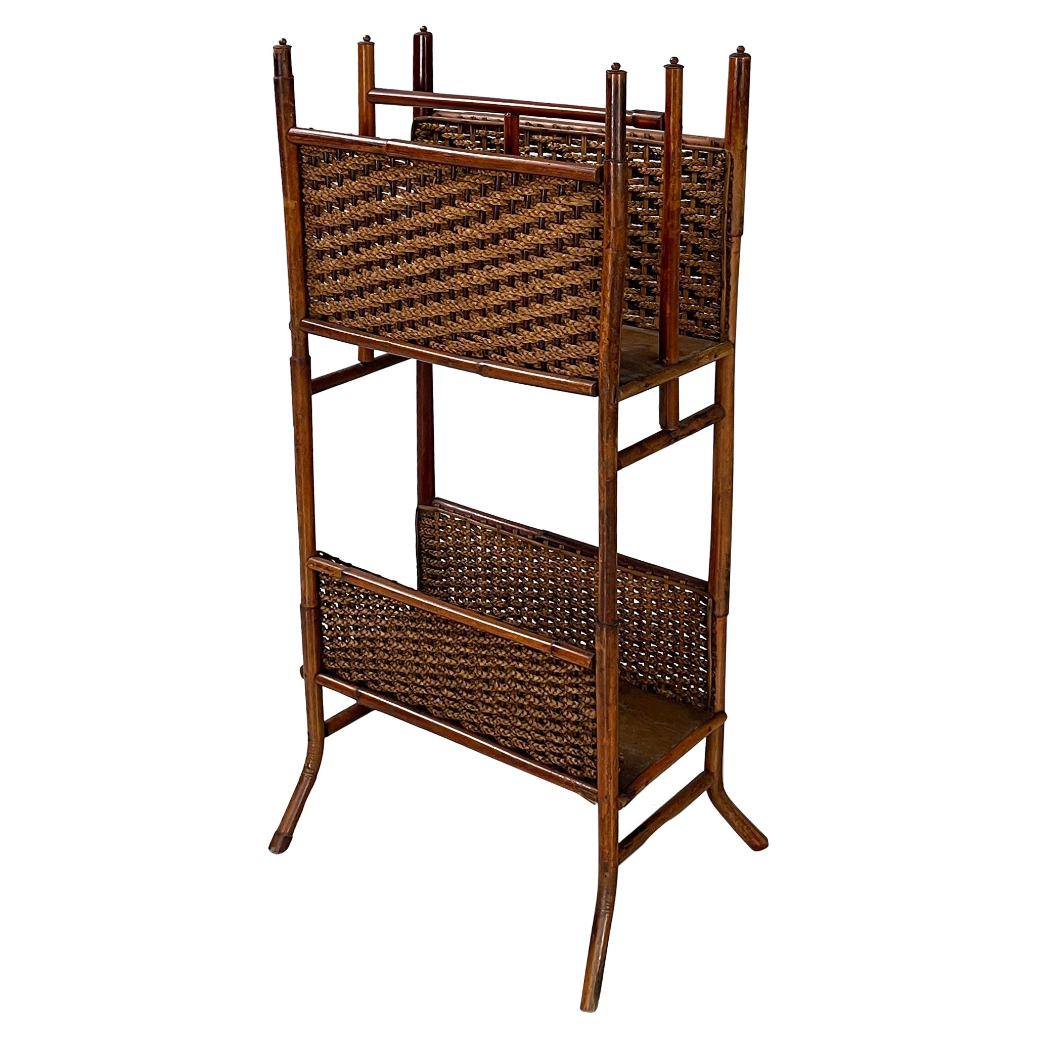 Portariviste italiano mid-century modern con doppio ripiano in rattan, anni '60