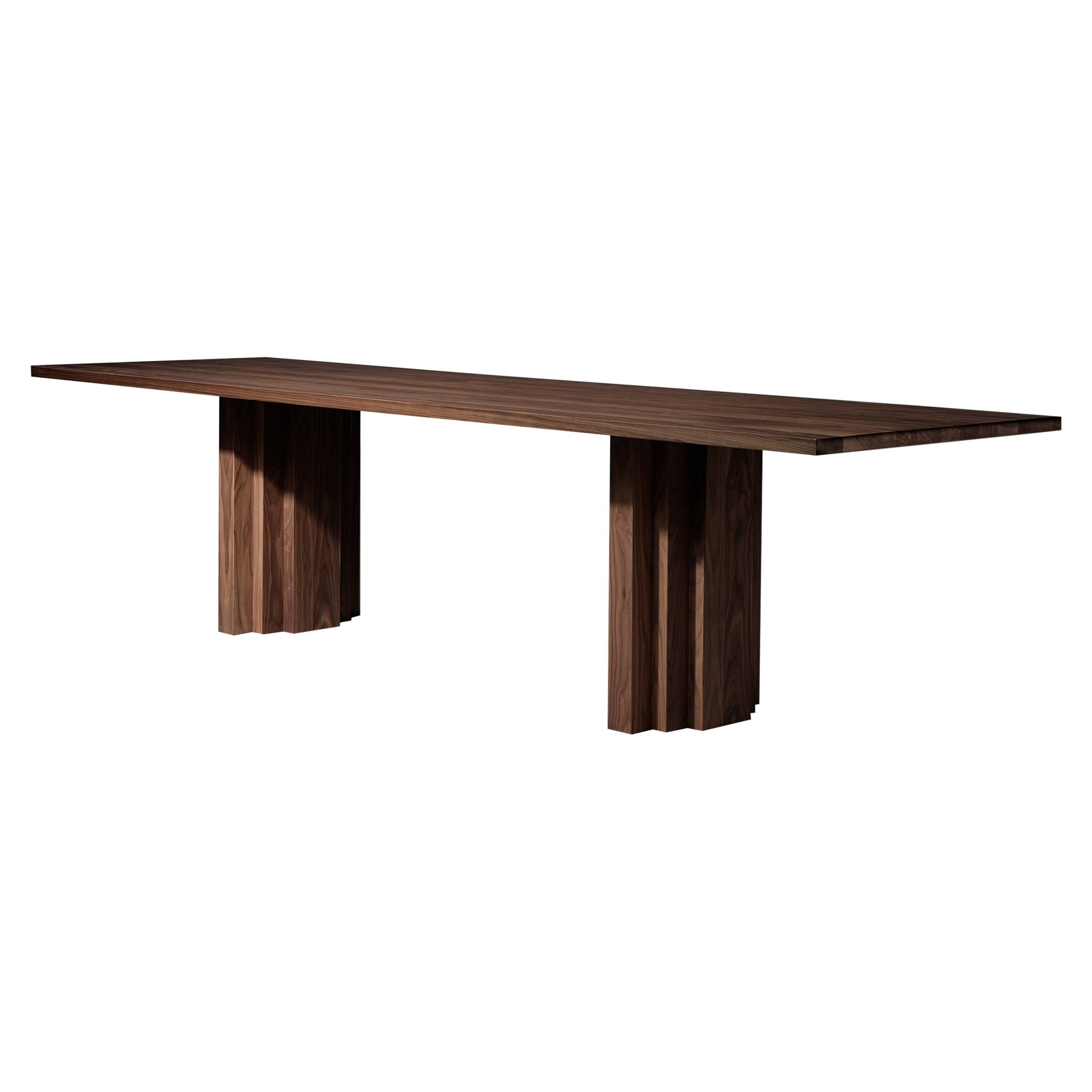 Mesa de comedor escultural de nogal macizo Brut Slim en venta