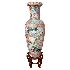 Chinesische Famille-Rose-Vase, chinesisch, dekoriert, 42" hoch