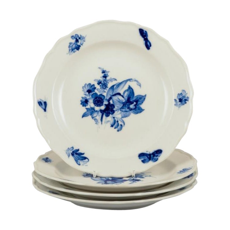 Meissen, Germany. Four porcelain lunch plates with floral motifs and insects. For Sale