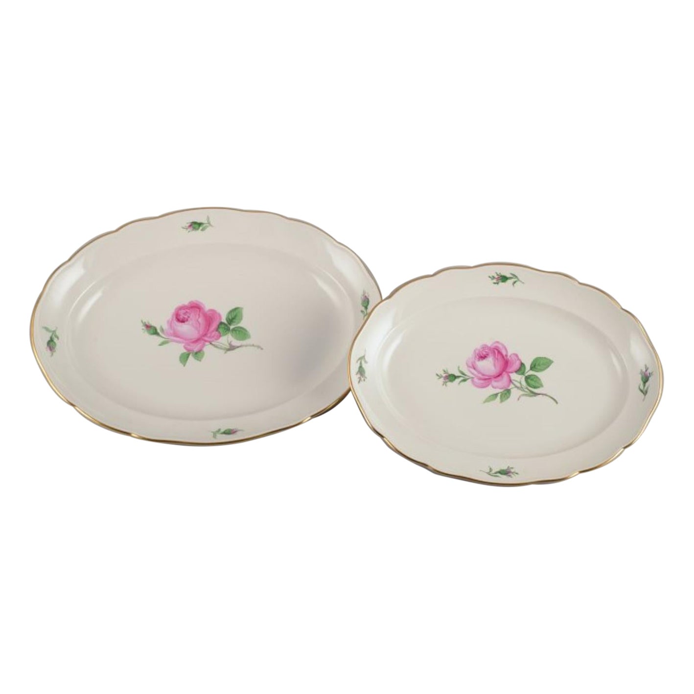 Meissen, due grandi piatti da portata ovali "Pink Rose" in porcellana. in vendita