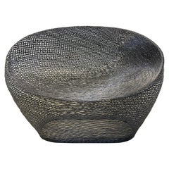Banco de hierro galvanizado soldado de dos plazas "Cocoon" de Ann Pamintuan, años 2000