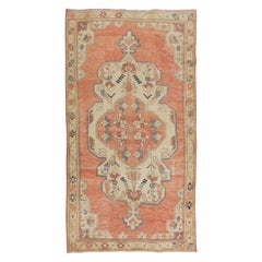 Handgefertigter türkischer Teppich im Medaillon-Design in Rot, Blau und Beige, 4.2x7,8 Ft, Vintage