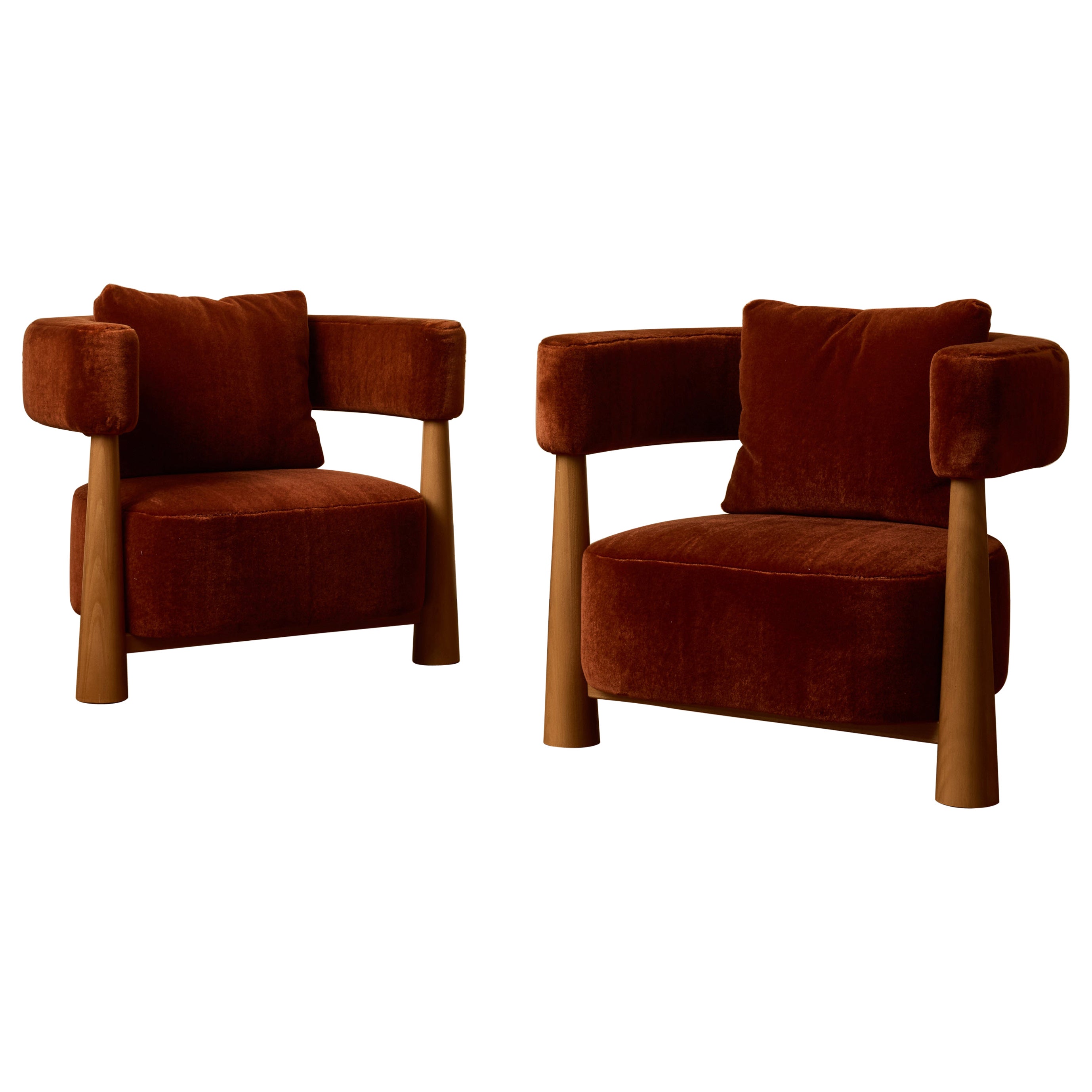 Paire de fauteuils en bois par Studio Glustin