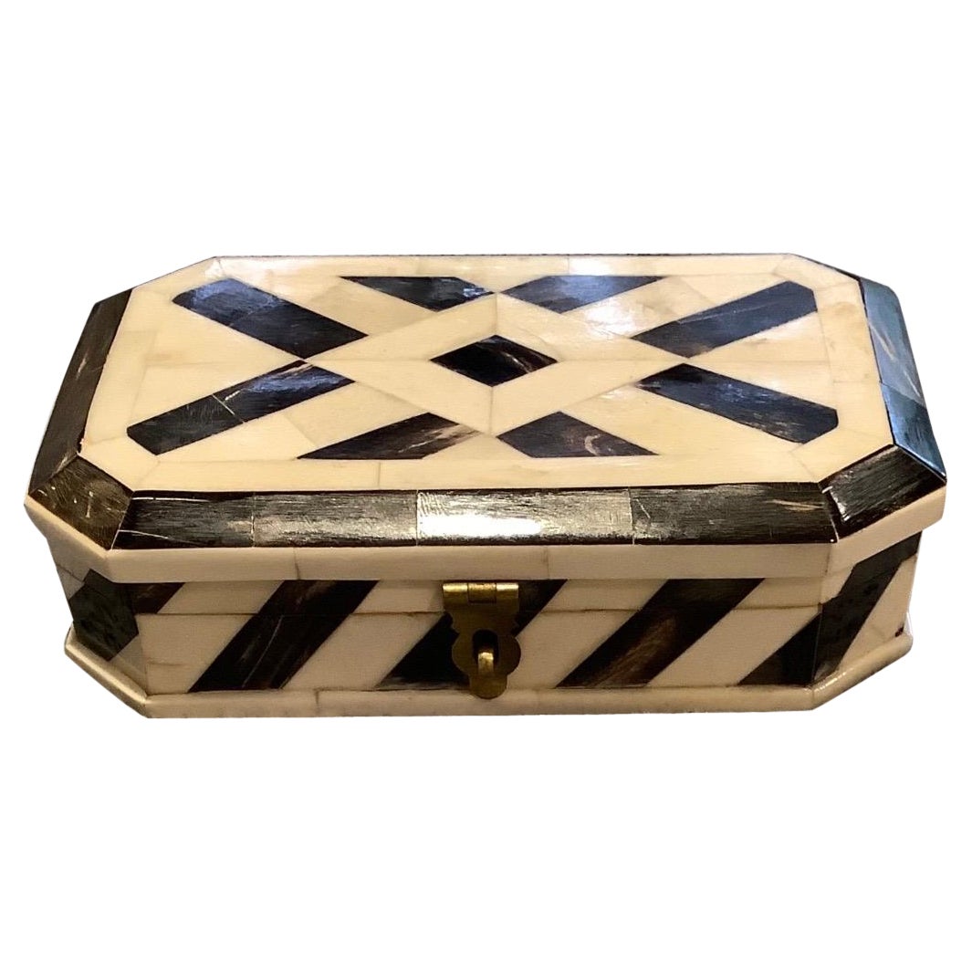 Caja de hueso teselada geométrica vintage