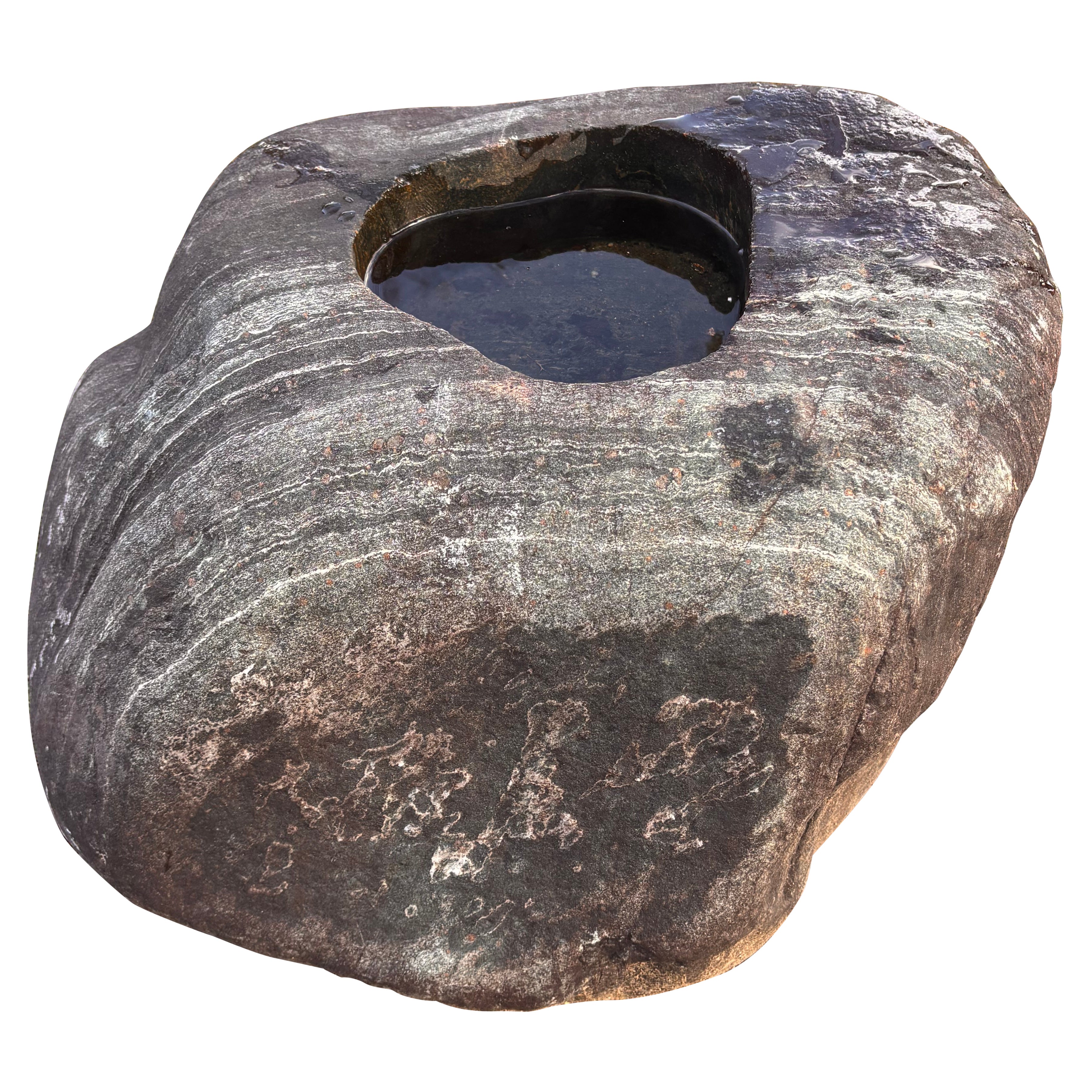 Japón, Gran Cuenca de Agua Lisa de Piedra Roja Rara Tsukubai en venta