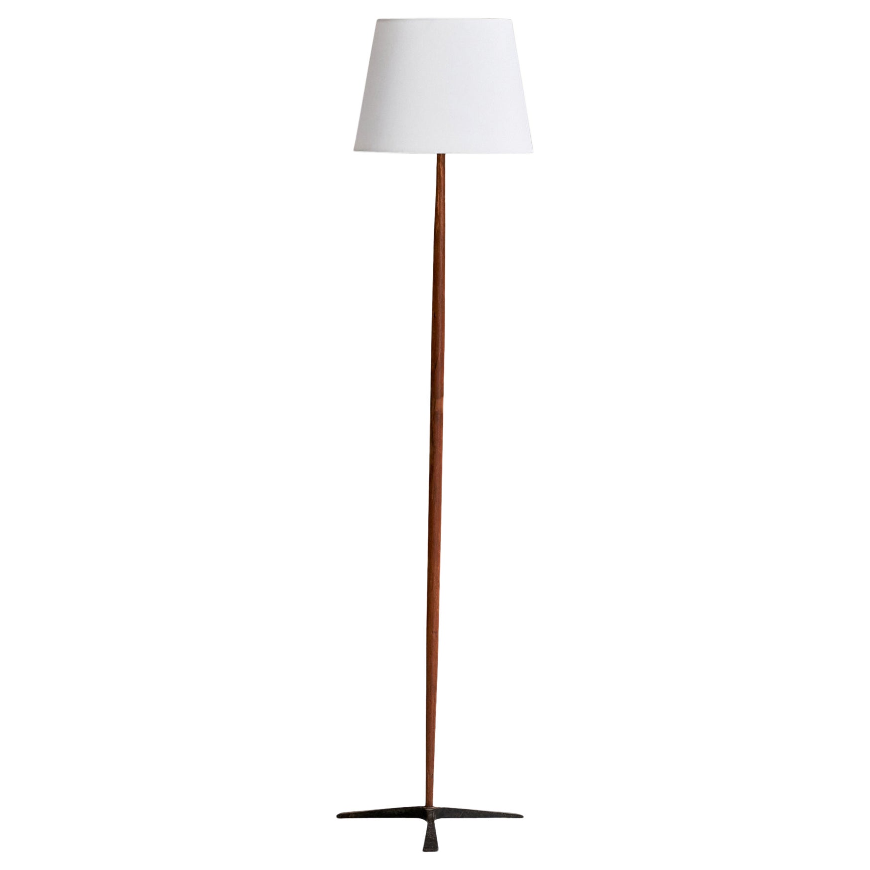 Dänische Designerin, Stehlampe, Teakholz, Eisen, Stoff, Dänemark, 1950er Jahre