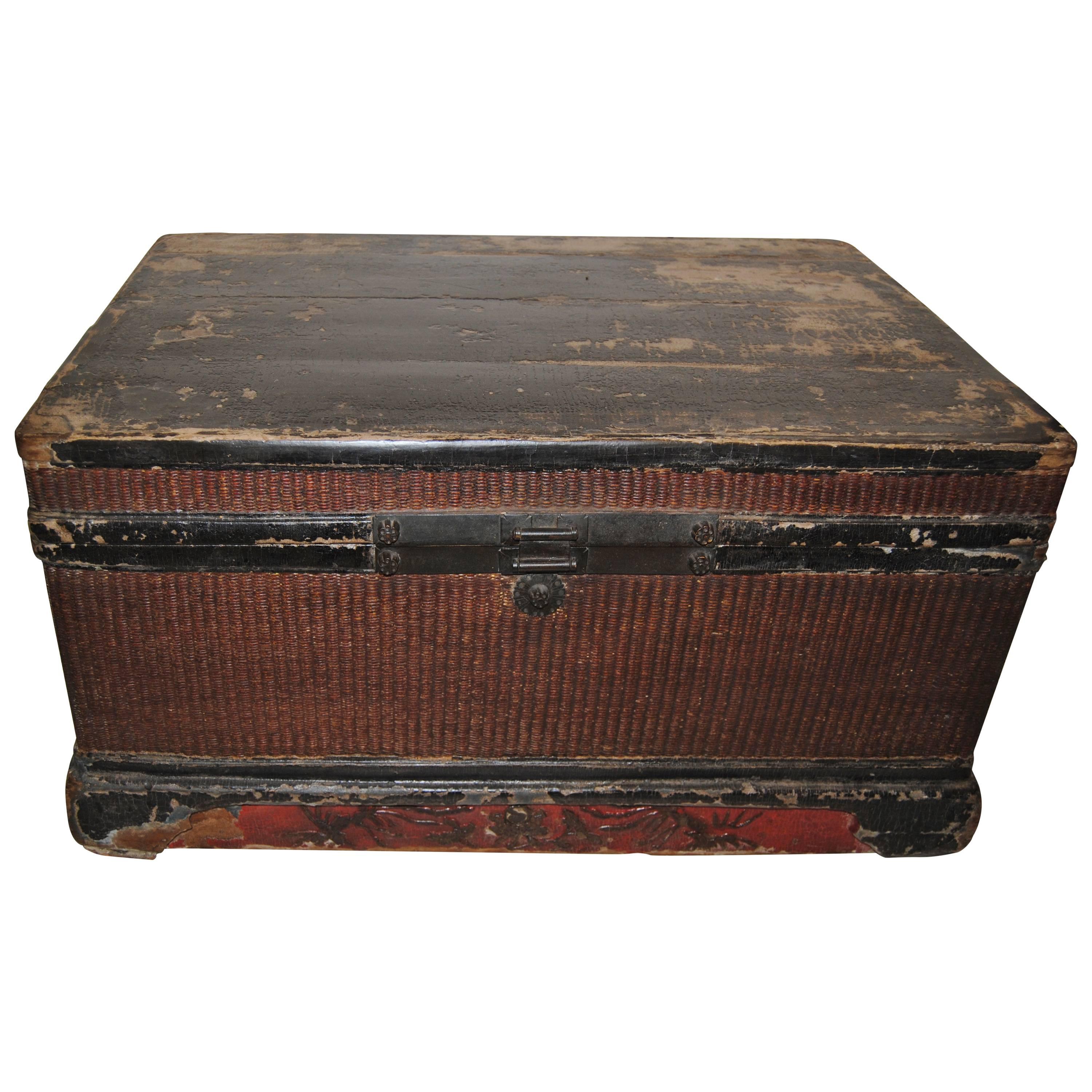 Chinese Late 19th Century Red and Black Woven Trunk For Sale
