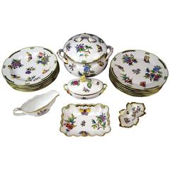 Herend Dinner Set for Six Persons Victoria Avec Bord En or Vbo, circa 1970-1976