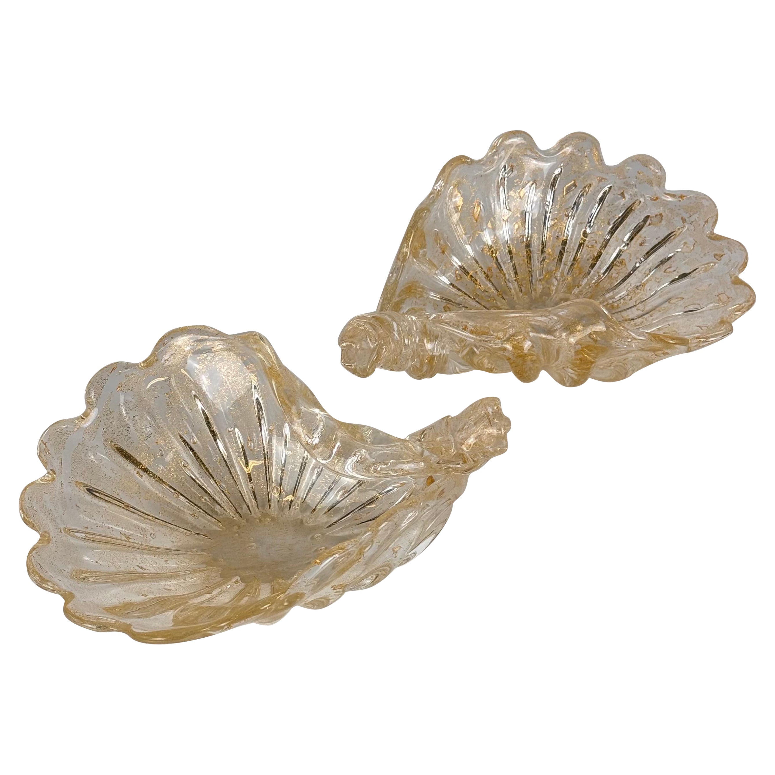 Elegante Pareja de Picaportes de Cristal de Murano en Forma de Concha con Detalles Dorados, 1970 en venta