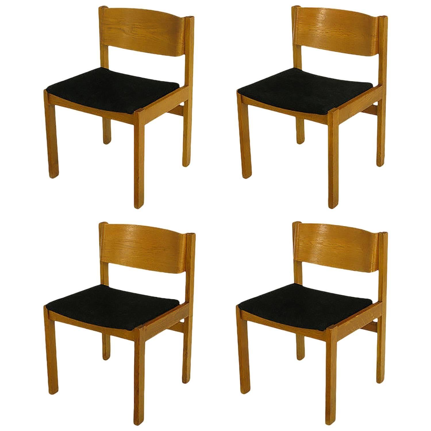 Ensemble de quatre chaises de salle à manger en acajou blanchi et plié commercialisé par Harvey Probber 