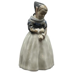 Lotte Benter "Amager Mädchen" - Royal Copenhagen Figurine