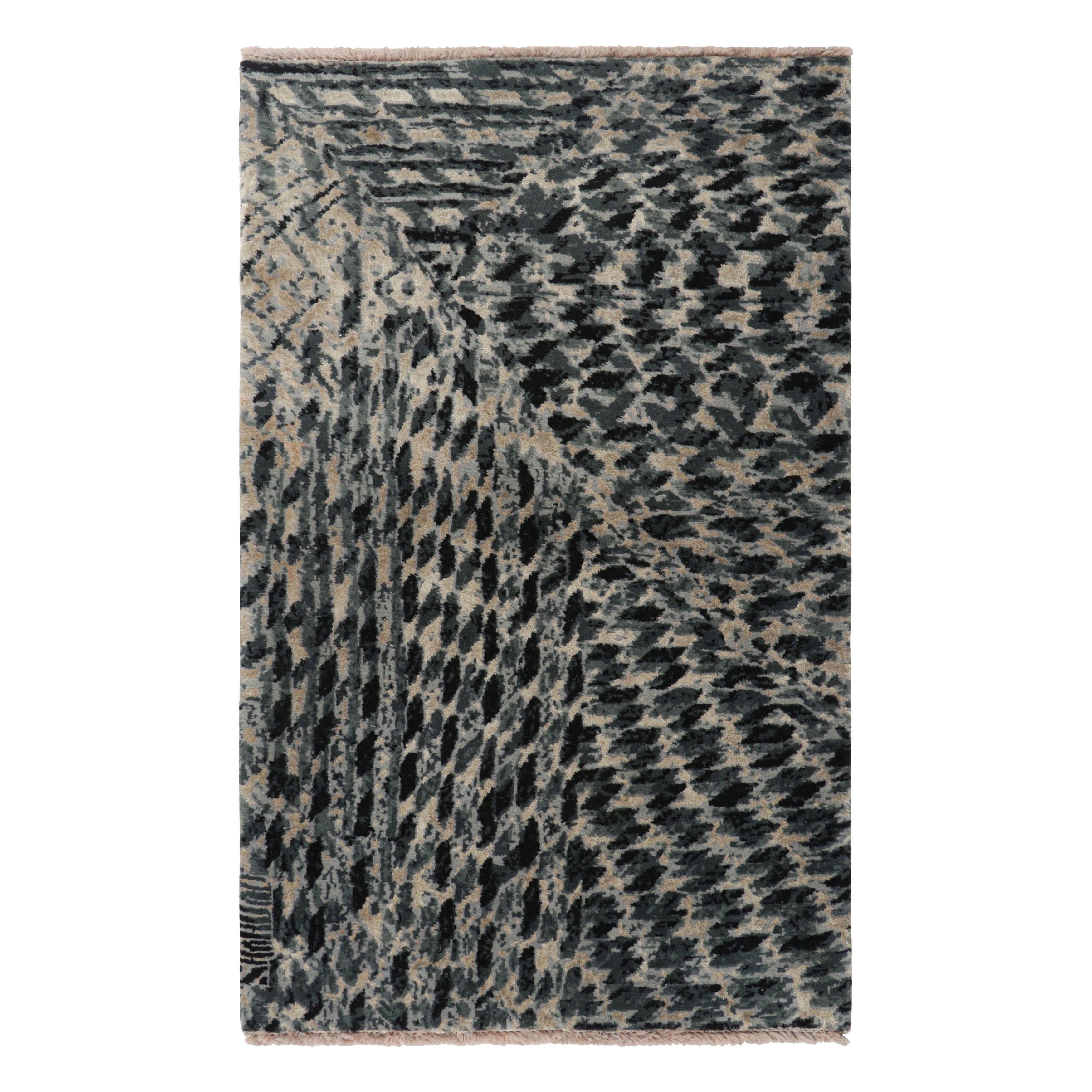 Tapis abstrait à motifs géométriques noirs et bleu sarcelle de Rug & Kilim en vente