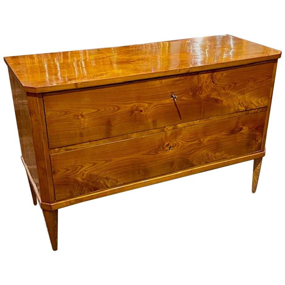 German Biedermeier Walnut Commode