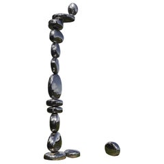 Skulptur aus 16 Steinen von Pol Quadens