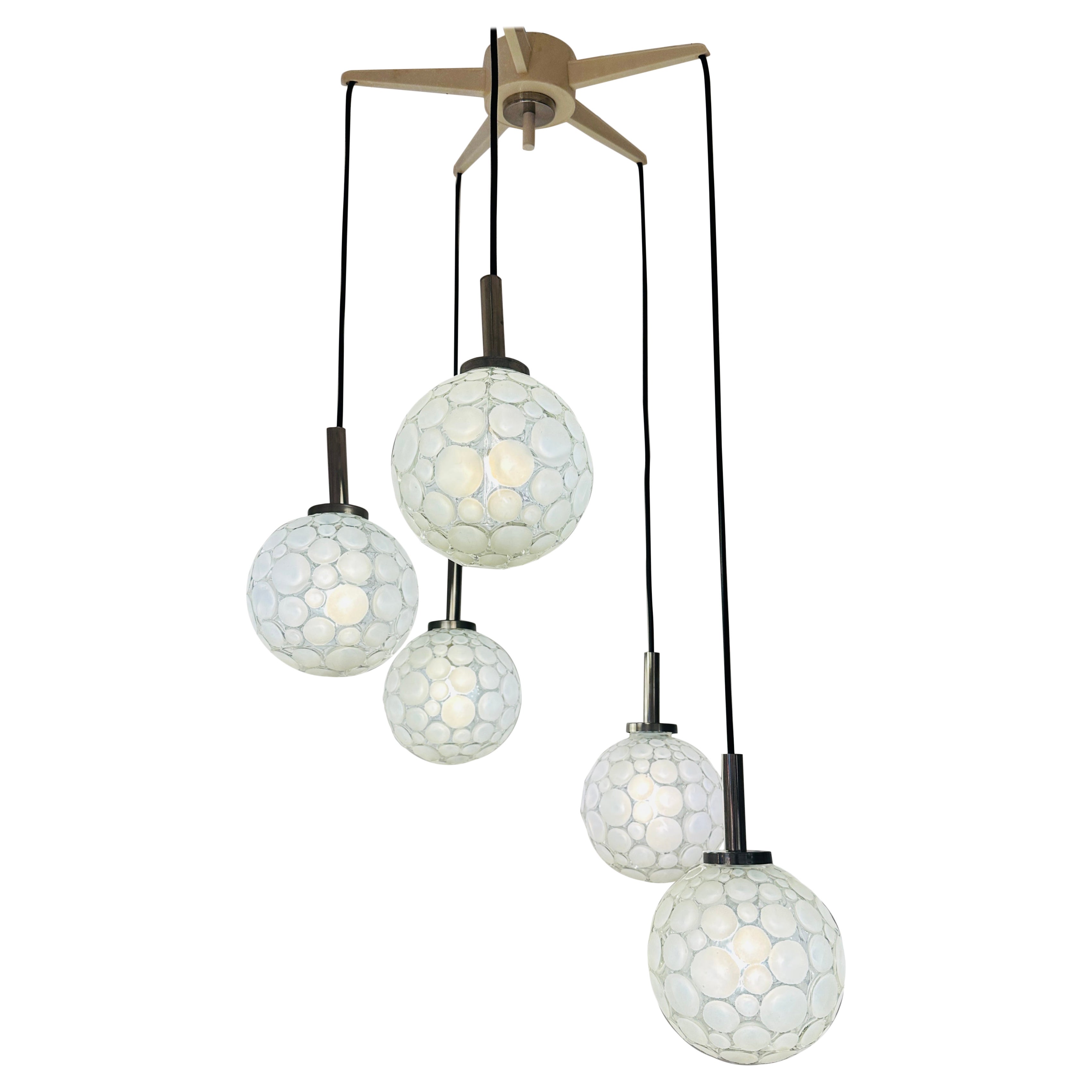 Lampada da soffitto tedesca vintage del 1960 a cinque globi di vetro smerigliato a cascata di Graewe