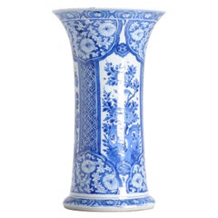Chinese Porcelain Beaker Vase in Blue & White Flowers Cobalt, 17th/18th Century