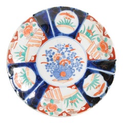 Antico piatto in porcellana giapponese Imari Porcelain del periodo Meji Arita, Giappone, 19°/20° sec.