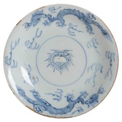 Antiguo Plato de Porcelana Japonesa Arita del Periodo Ko-Imari Edo, Siglo XVII