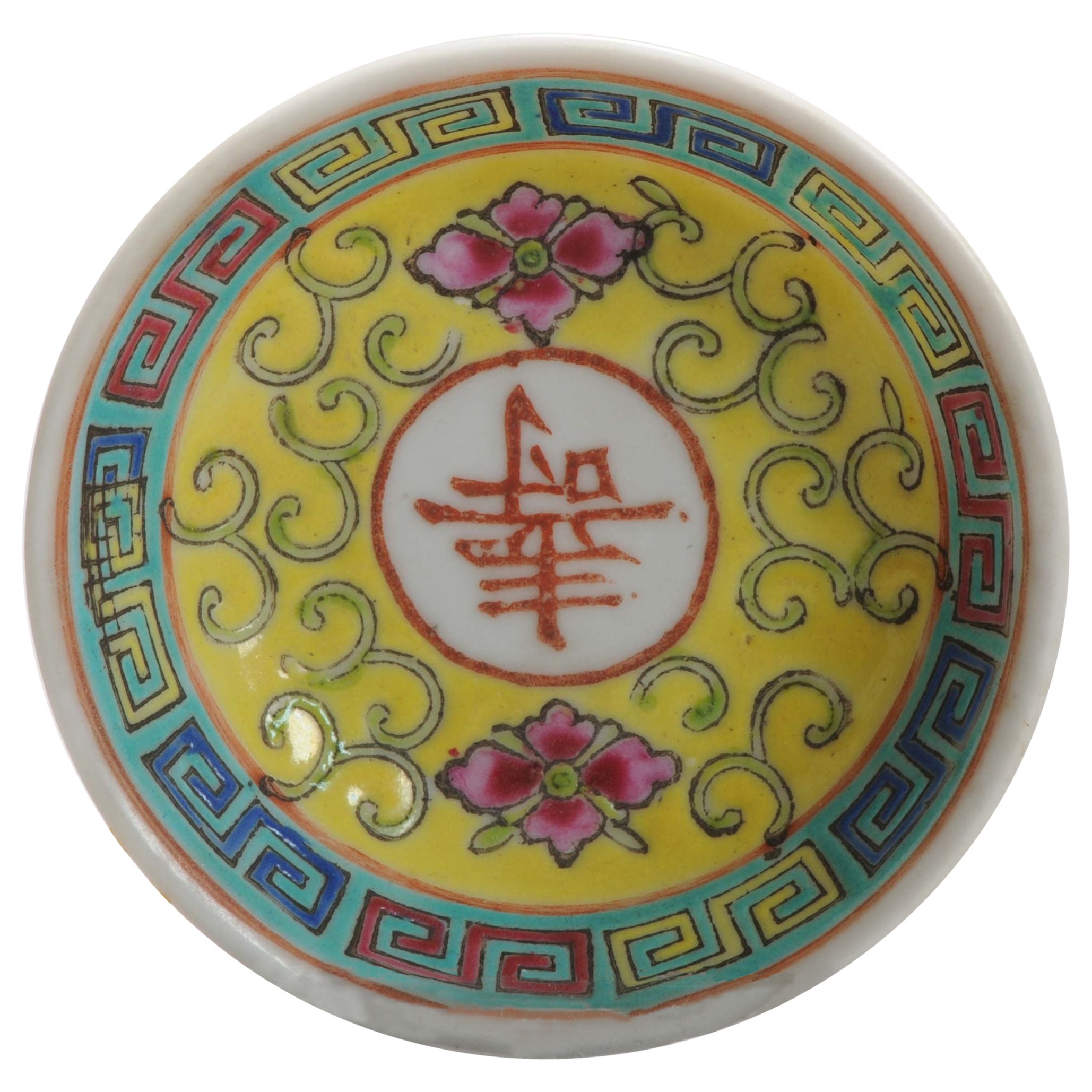 Ravissante miniature en porcelaine de Chine, bol jaune, période PROC, C.I.C.