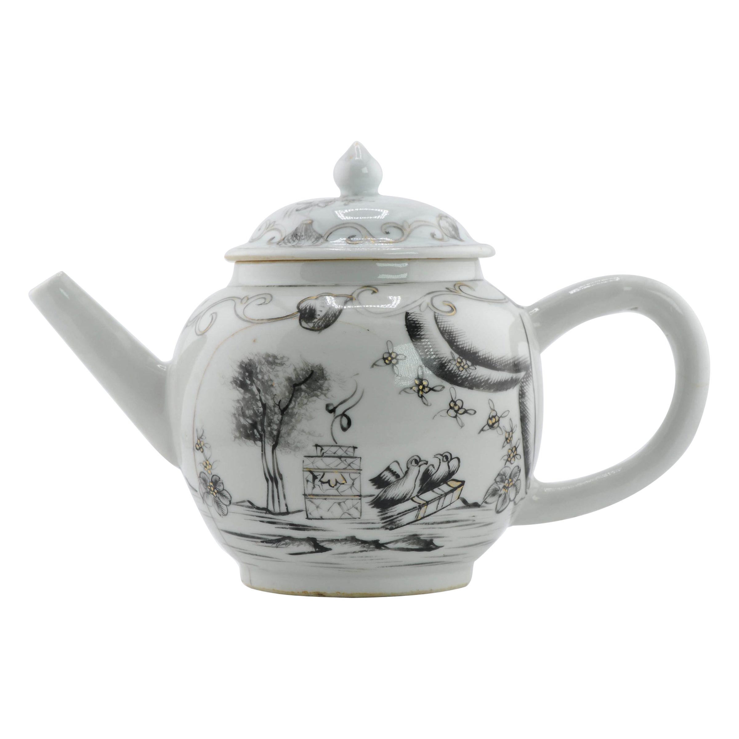 Chinese Porcelain Valentines Patter Teapot Chine de Commande Qianlong, 18th C