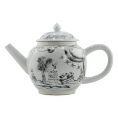 Antique Chinese Porcelain Valentines Patter Teapot Chine de Commande Qianlong, 18th C
