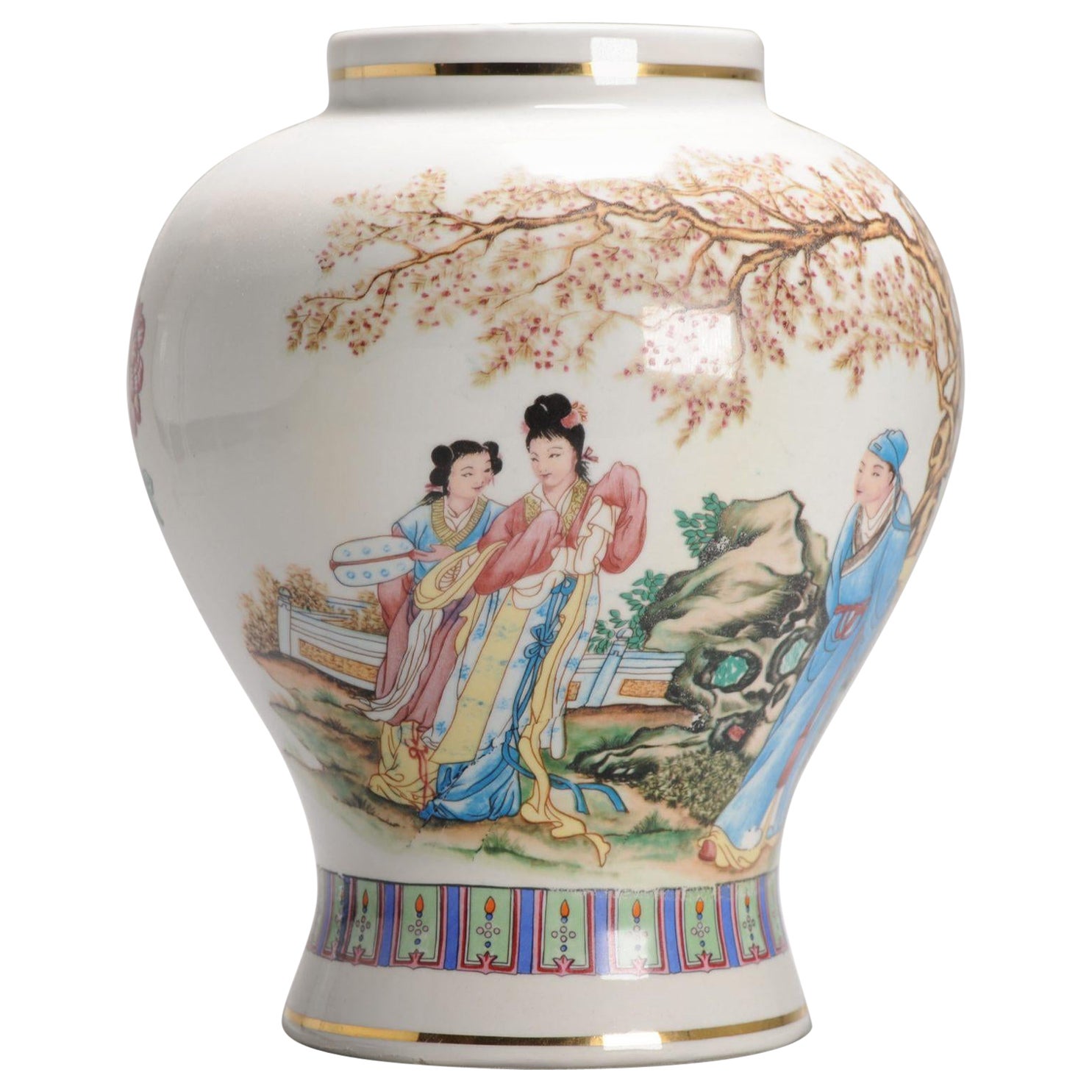 Antique Chinese Style Porcelain Vase Made in Italy, 20th Century