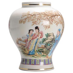 Antique Chinese Style Porcelain Vase Made in Italy, 20th Century