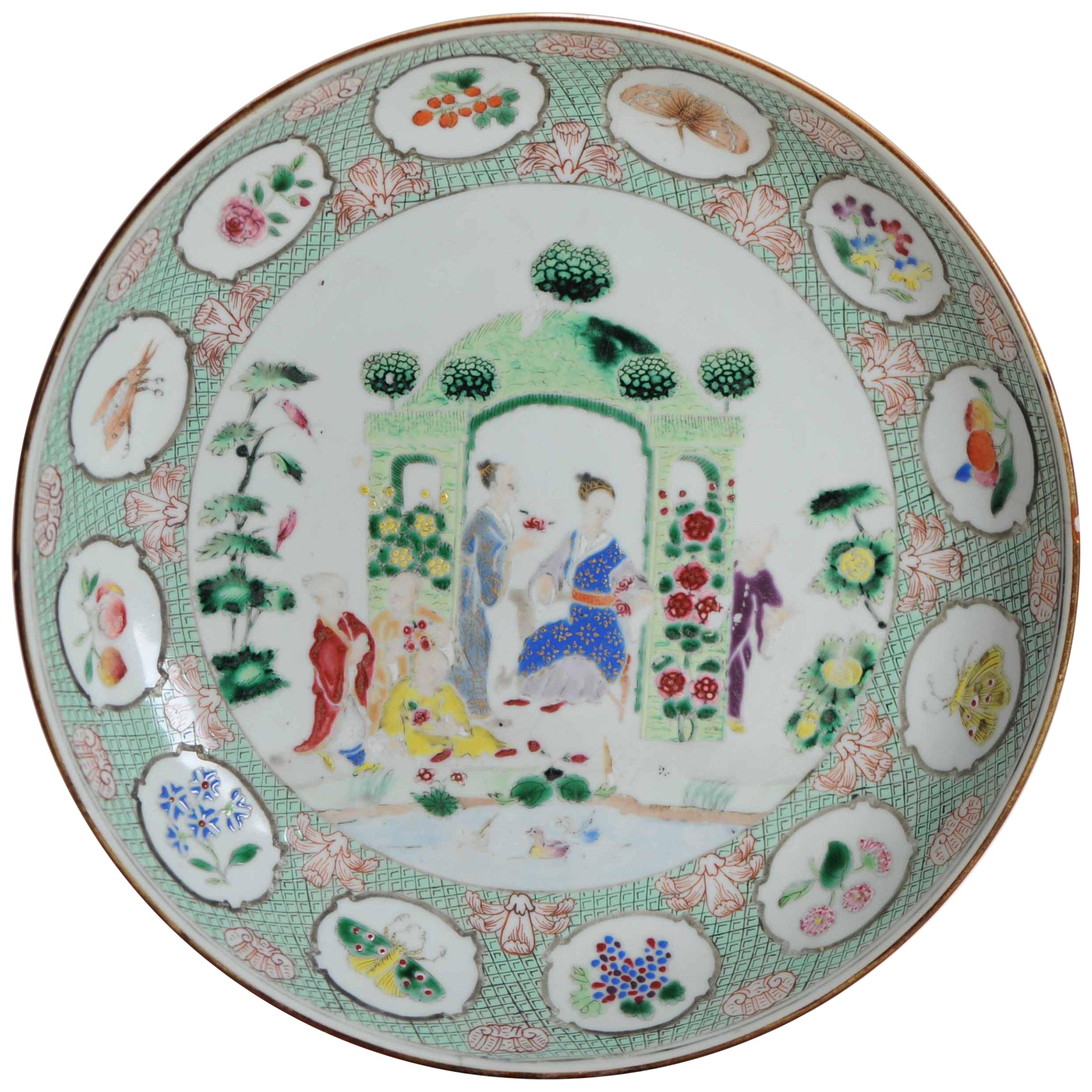 Plat de commande en porcelaine chinoise, motif 'Arbour' de Cornelis Pronk, vers 1740