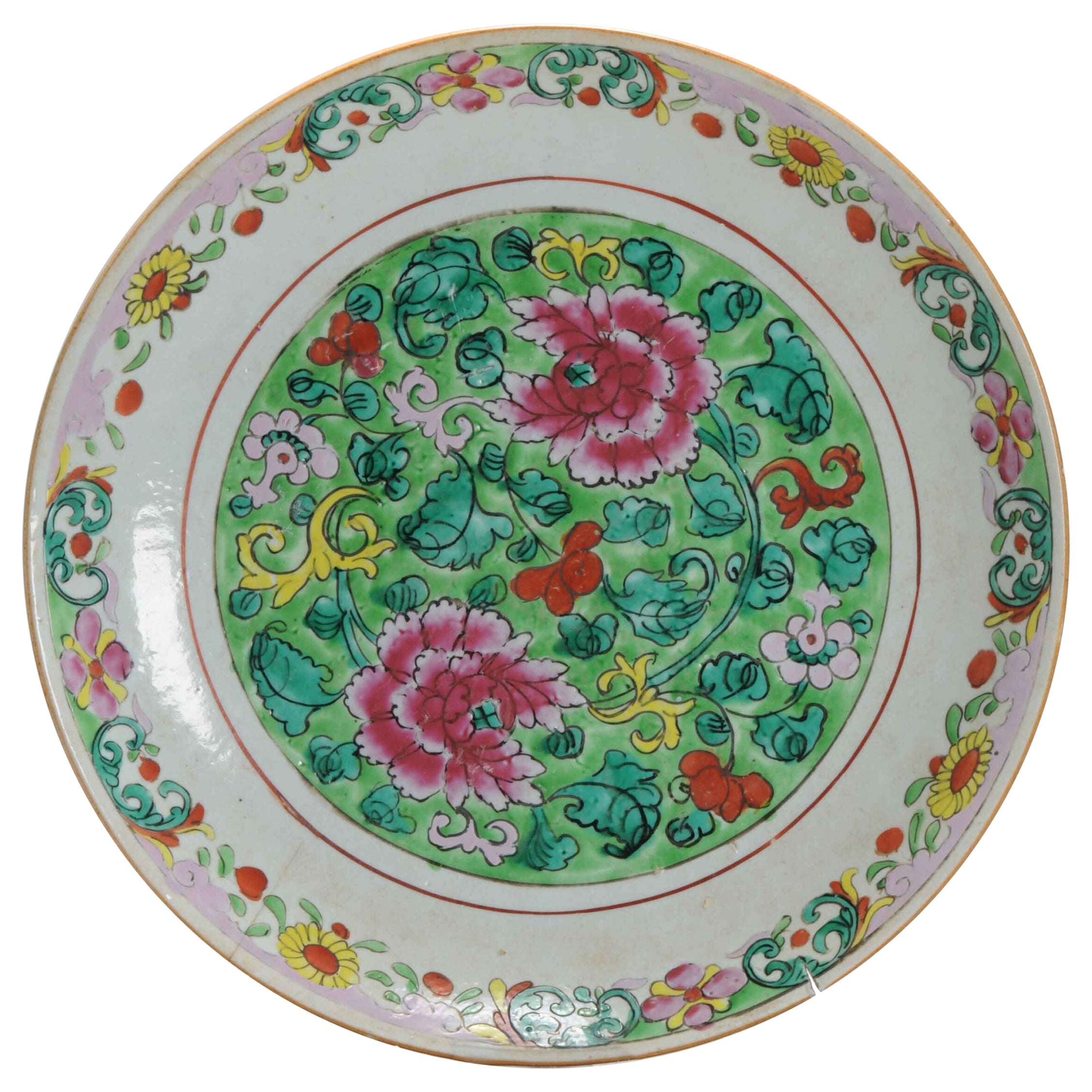 Grande assiette rose ancienne en porcelaine chinoise de la période Qing, Asie de l'Est, 18e siècle