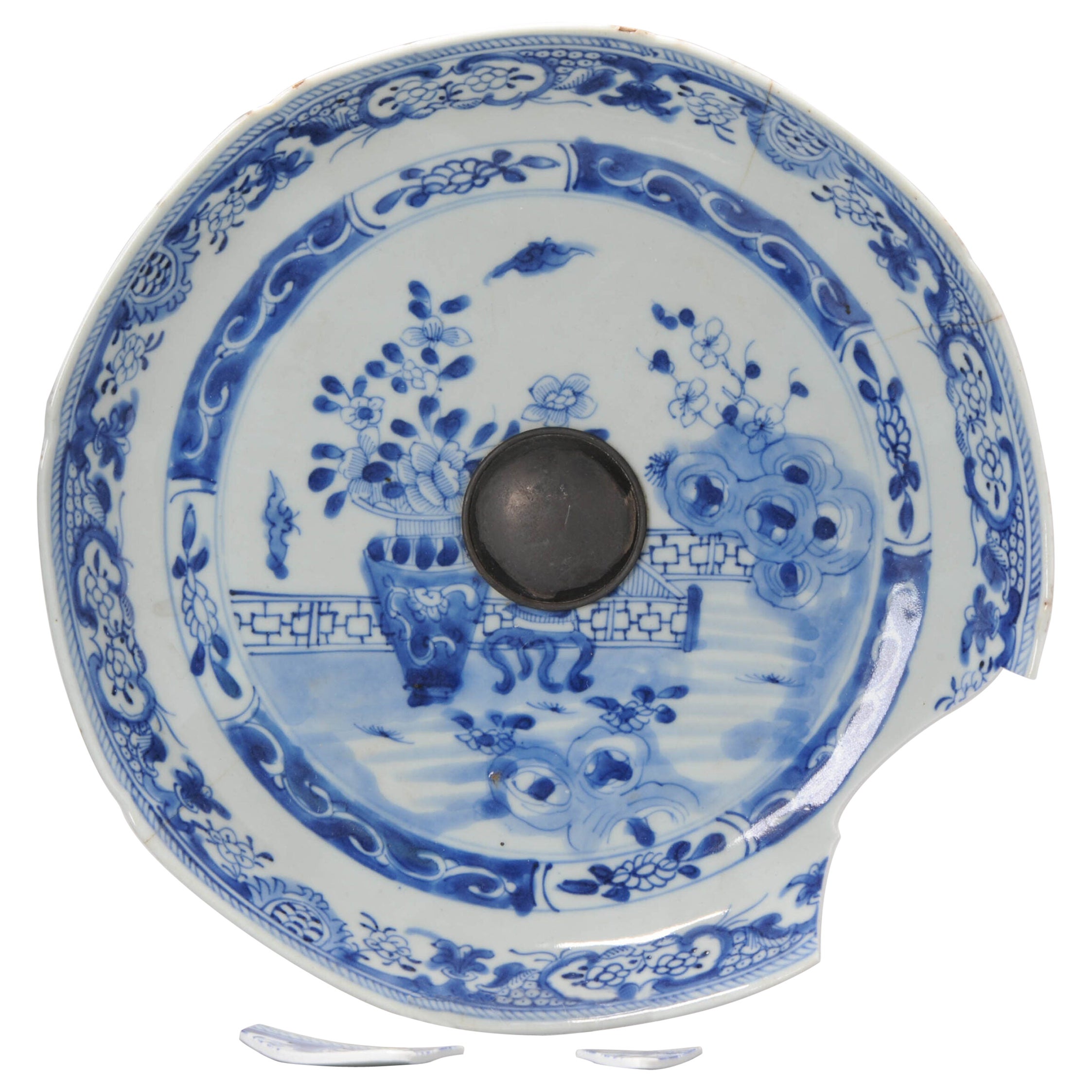Plato Blanco Azul de Porcelana China Hecho Bombonera, Siglo XVIII