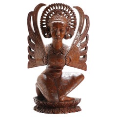 Statua di donna in legno Art Carved balinese, Indonesia, metà del XX secolo