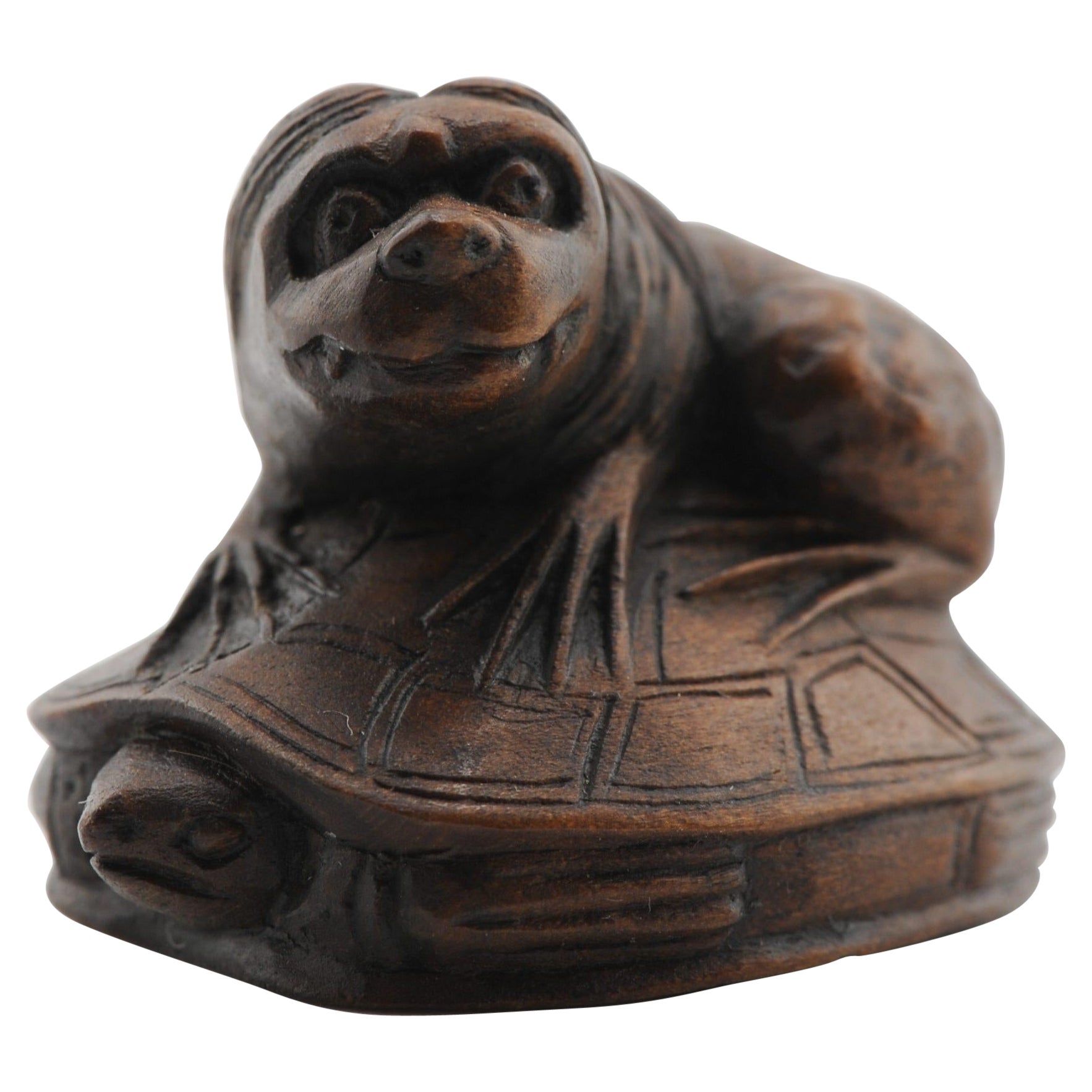Antiguo Netsuke de Madera Japonés Figura de Animal sobre Tortuga Periodo Meiji Siglo 19/20